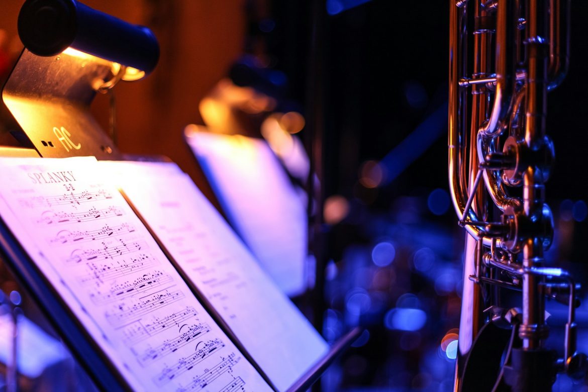 Laufey Captivates Hollywood Bowl Audience with a Spellbinding Fusion of Jazz, Pop, and Classical Sounds